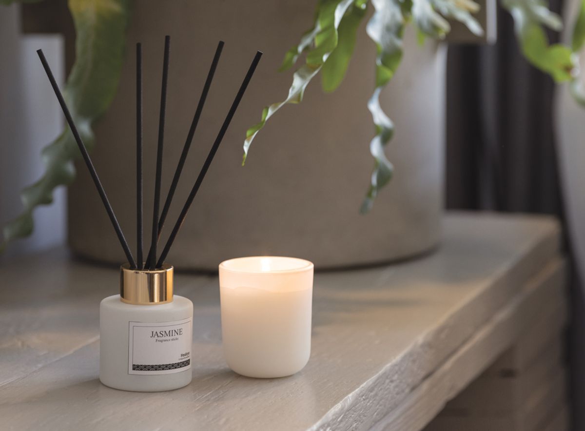 „Ukiyo“ sveces un aromātisko nūjiņu dāvanu komplekts