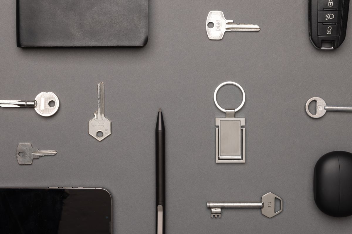 Rsc Recycled Zinc Alloy Phone Stand Keychain