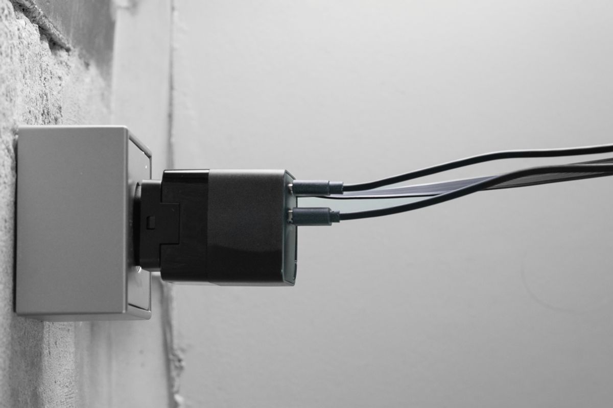 Urban Vitamin Mendocino 65W Gan Charger Retractable Cable