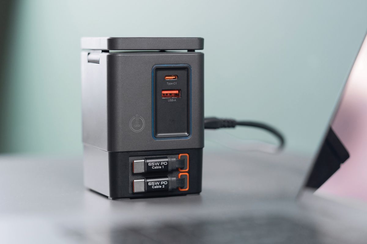Urban Vitamin Sacramento 105W Gan Charger+Retractable Cables