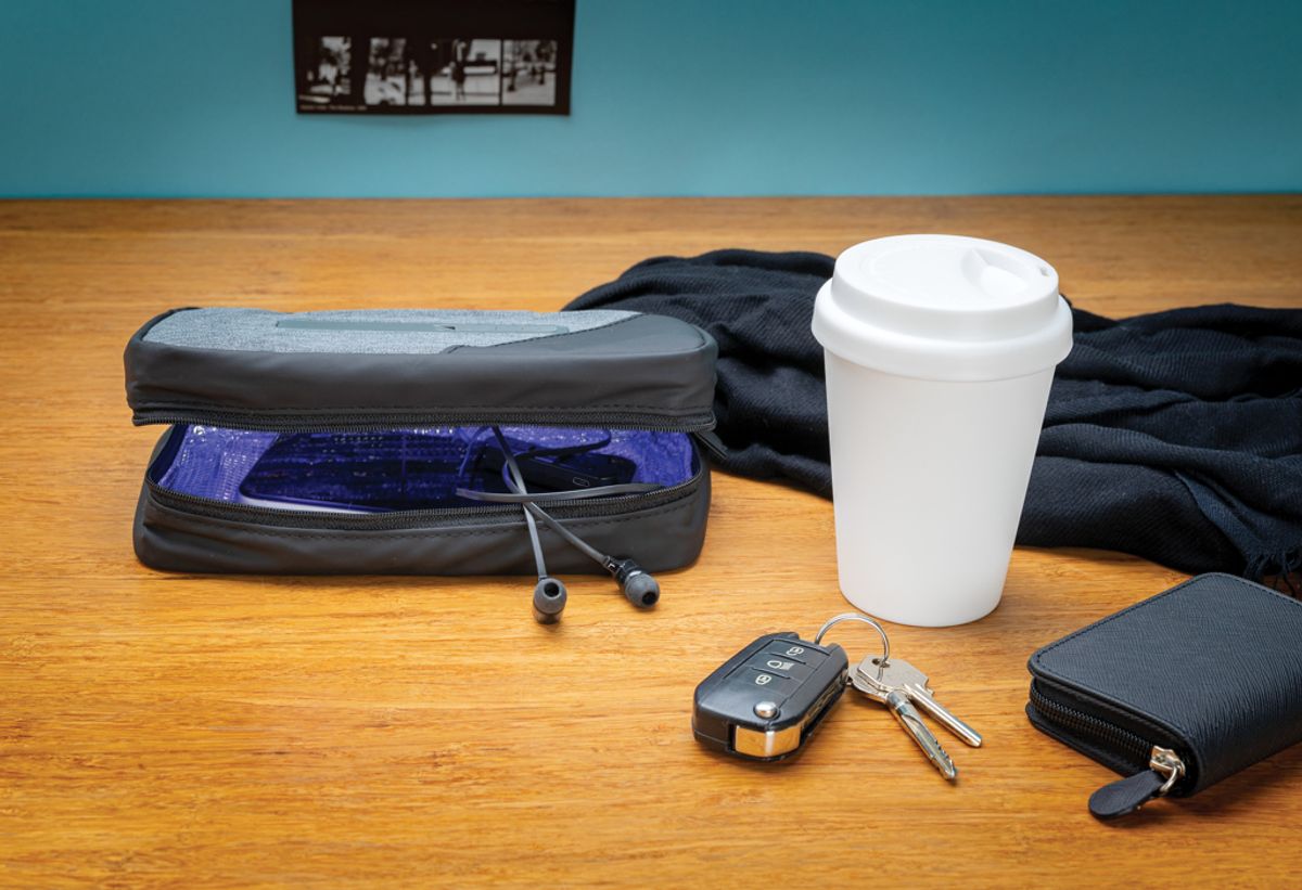 Portable Uv-C Steriliser Pouch With Integrated Battery