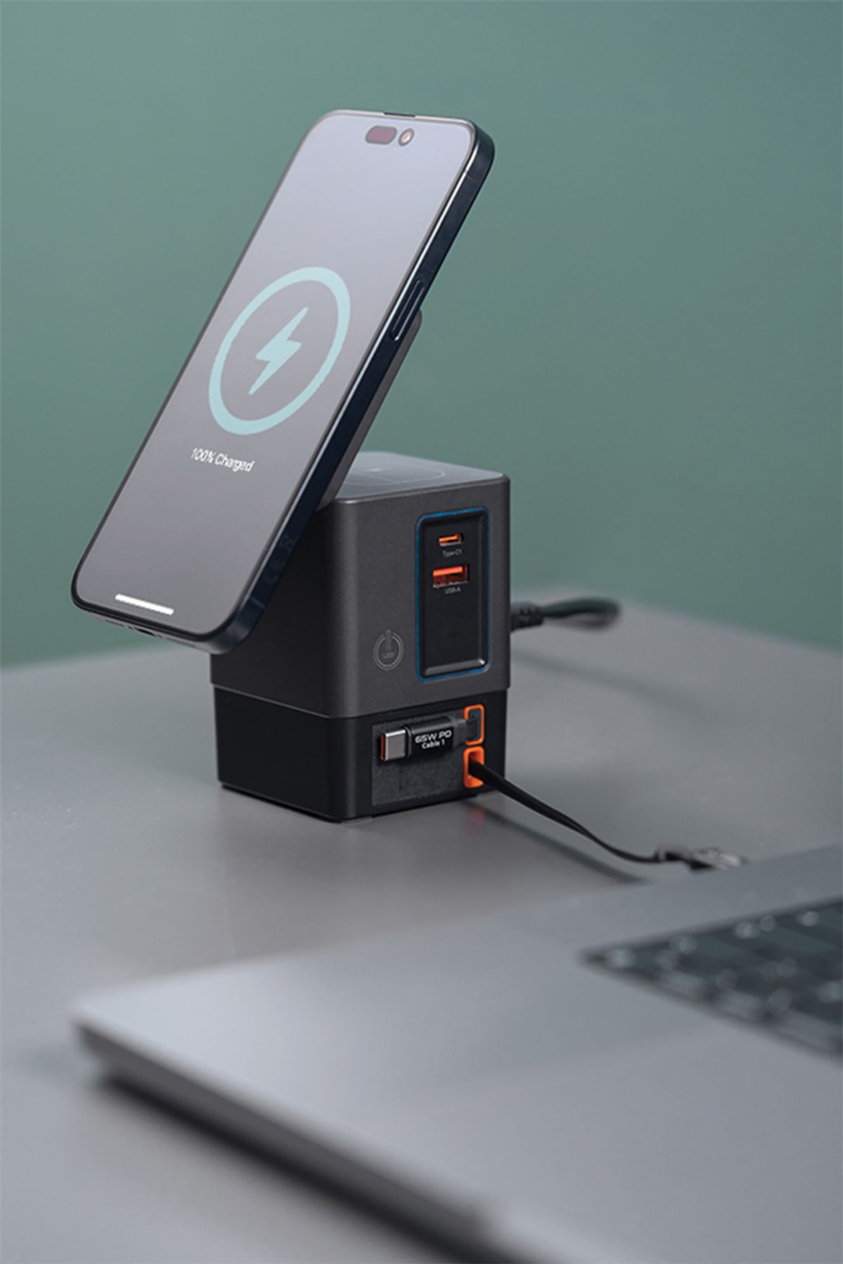 Urban Vitamin Sacramento 105W Gan Charger+Retractable Cables