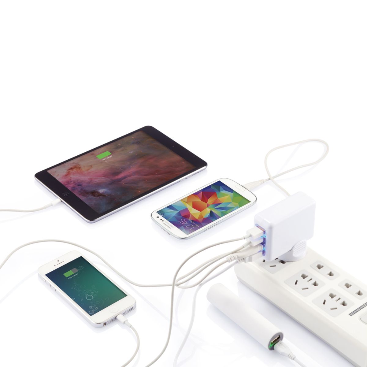 Ceļojuma adapteris ar 4 USB portiem