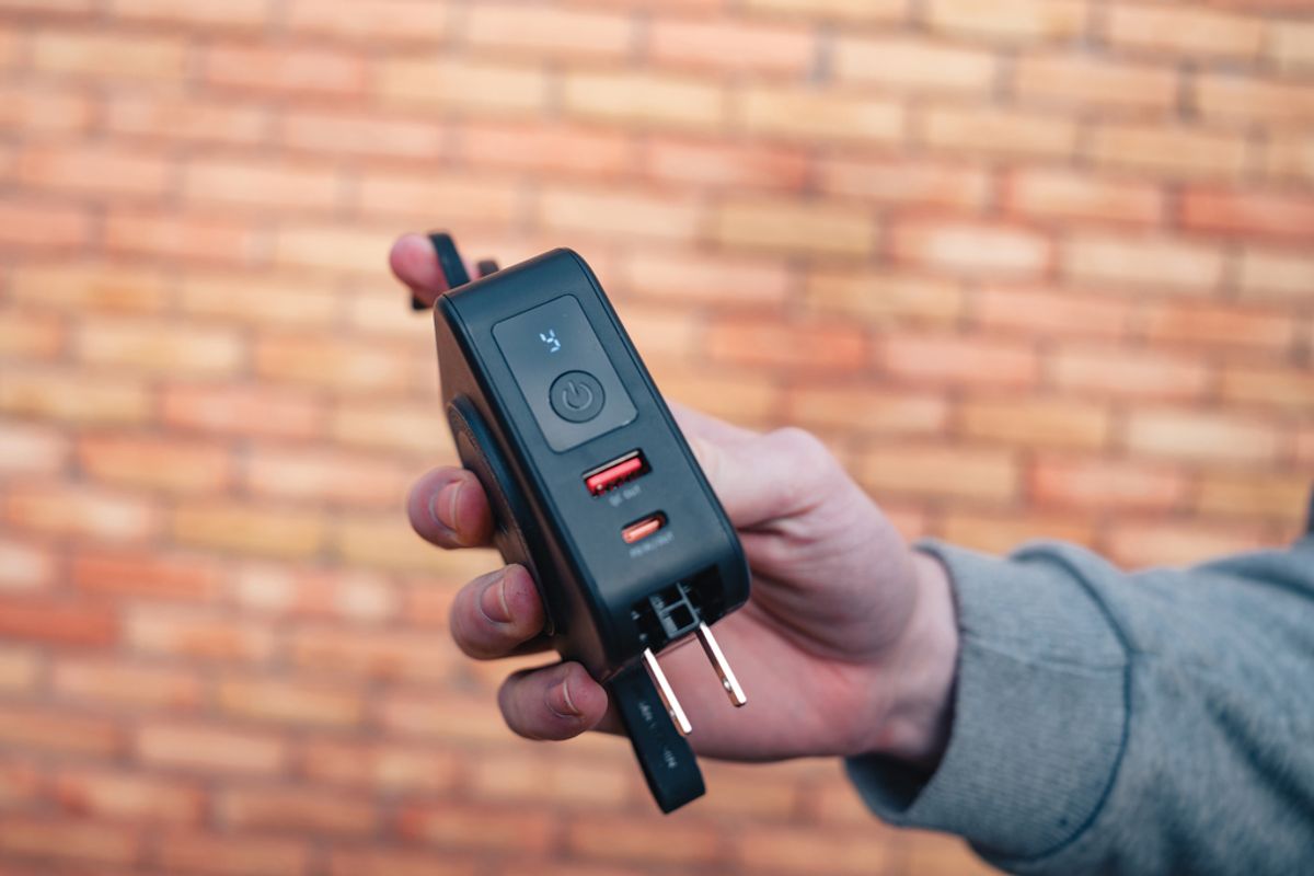 Urban Vitamin Saratoga 5 In 1 Universal Charger