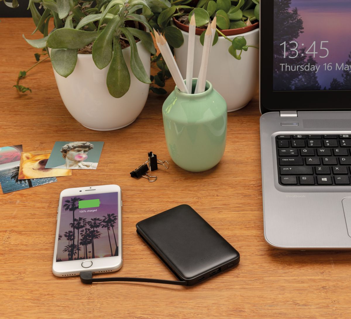 5.000 Mah Pocket Powerbank With Integrated Cables