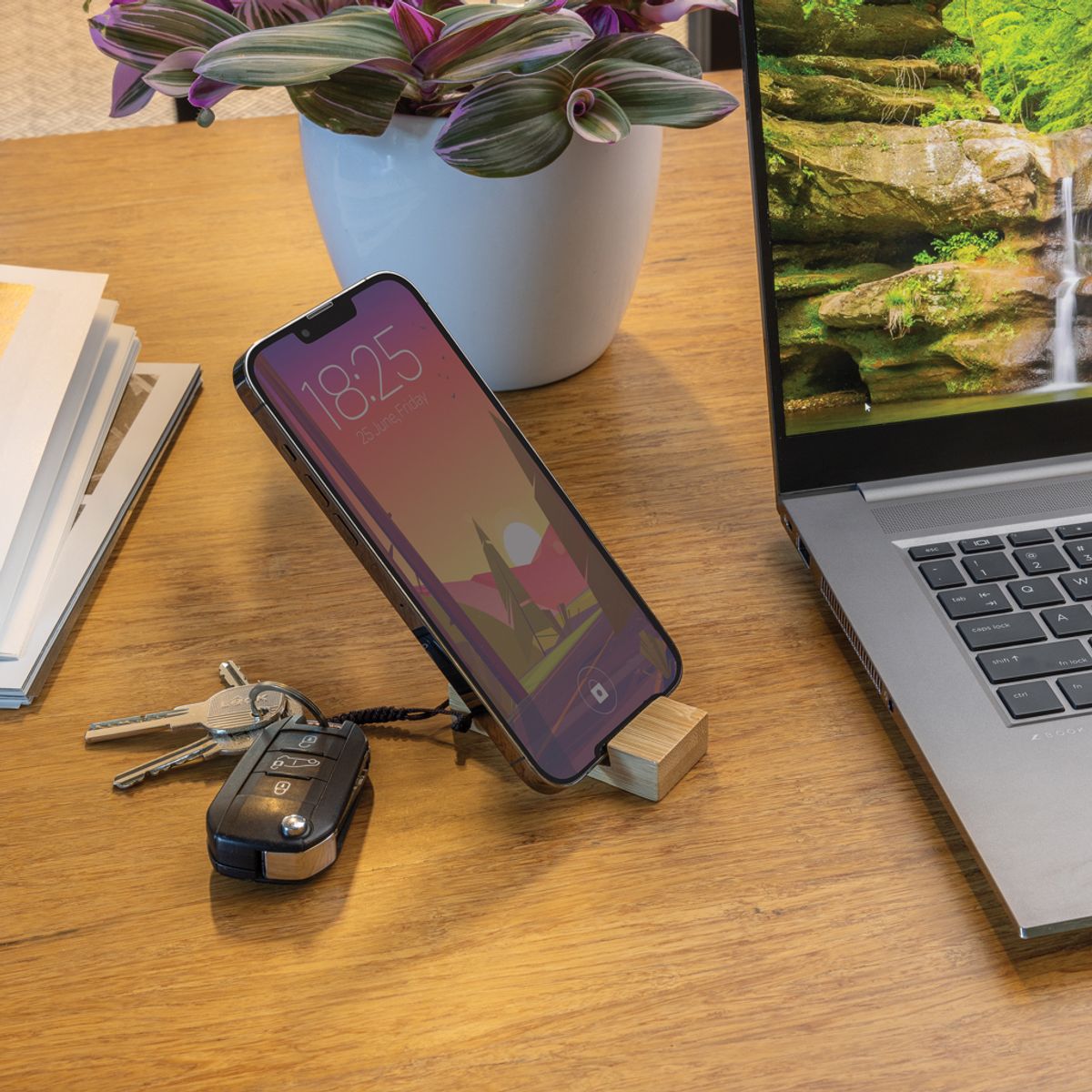Standkey Bamboo Keychain Phone Stand