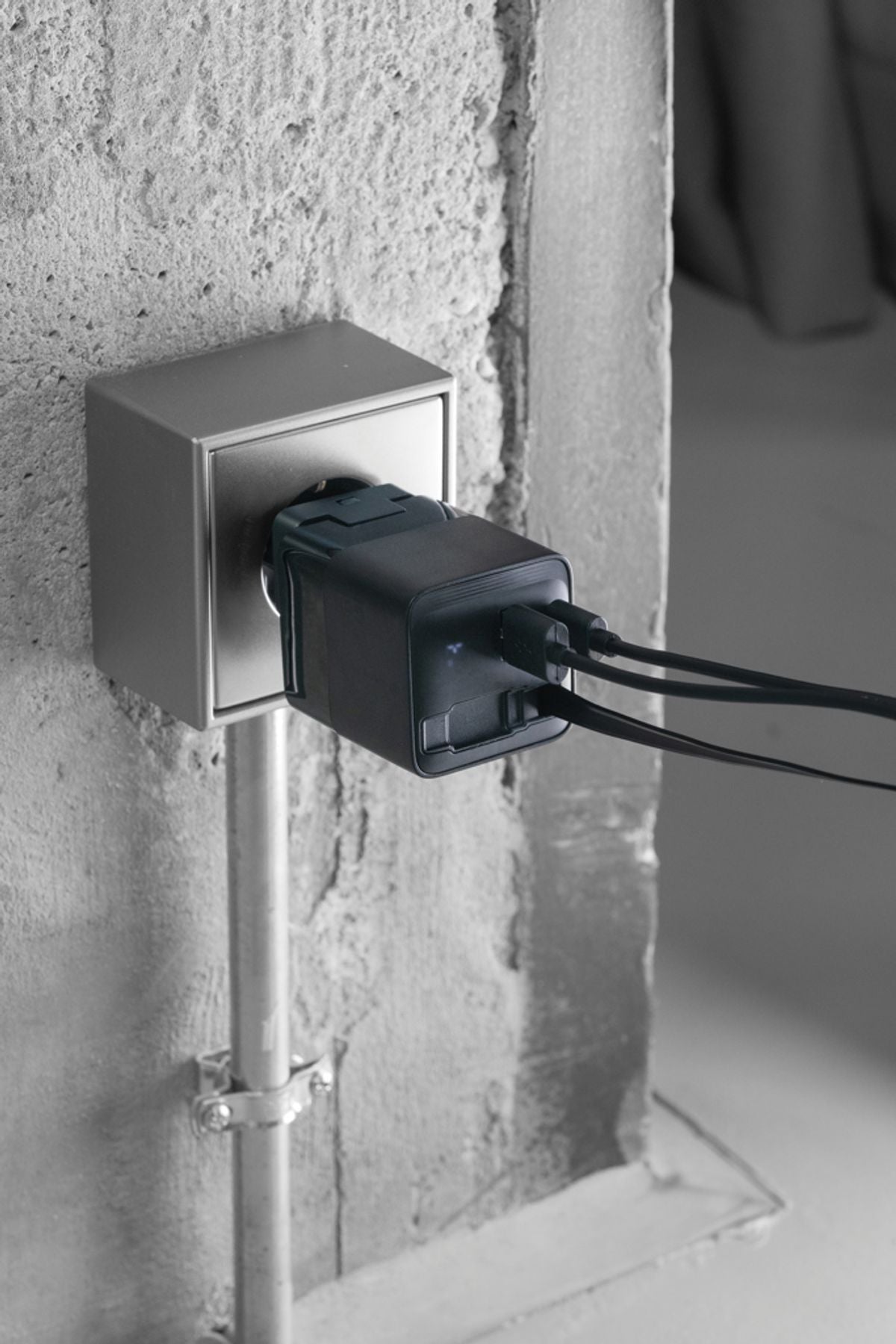 Urban Vitamin Mendocino 65W Gan Charger Retractable Cable