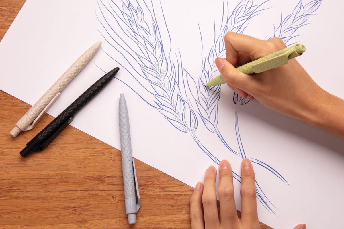 Wheat Straw Pen