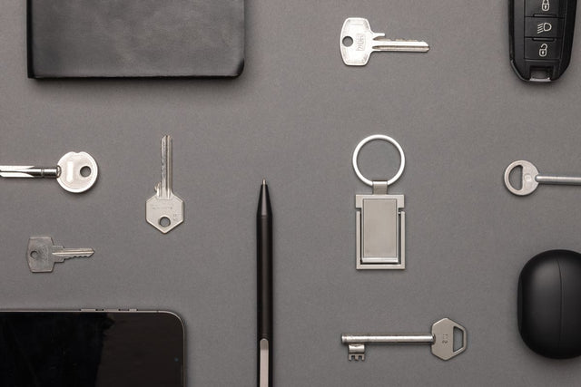 Rsc Recycled Zinc Alloy Phone Stand Keychain