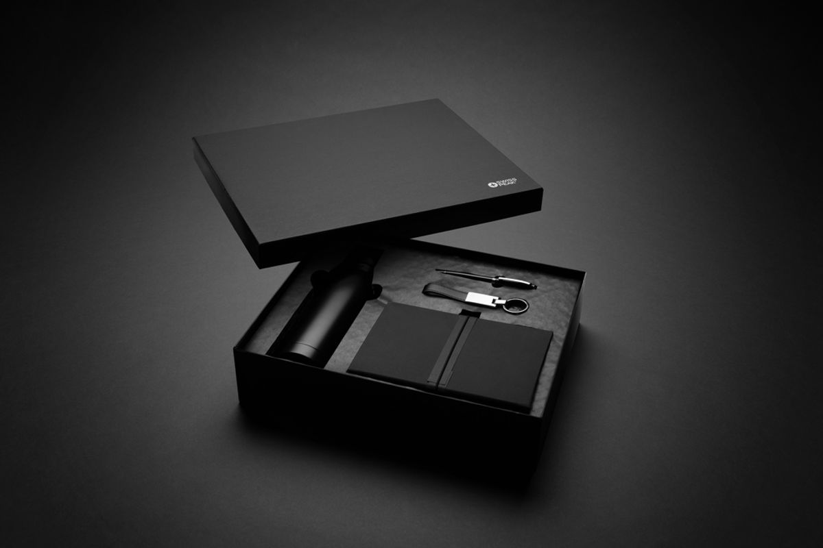 Swiss Peak Rcs Deluxe Business Gift Set W/ Water Bottle