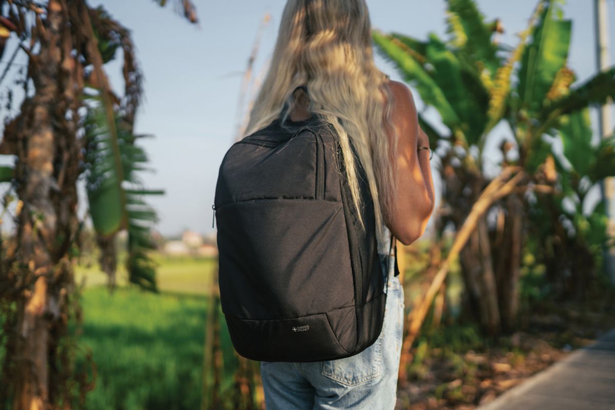 Swiss Peak Aware™ Modern 15.6" Laptop Backpack