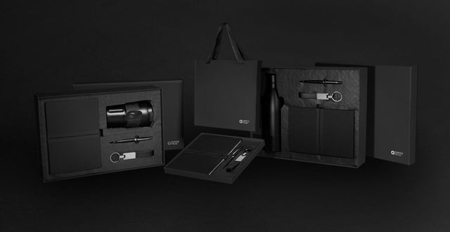 Swiss Peak Rcs Deluxe Business Gift Set W/ Water Bottle