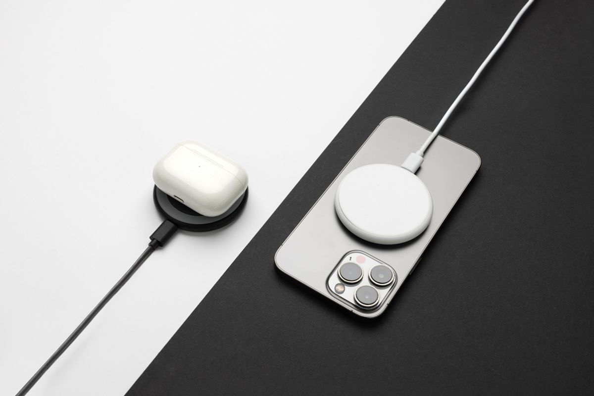 Magnapad 15 W Rcs Rplastic magnētiska 3-in-1 uzlādes pamatne