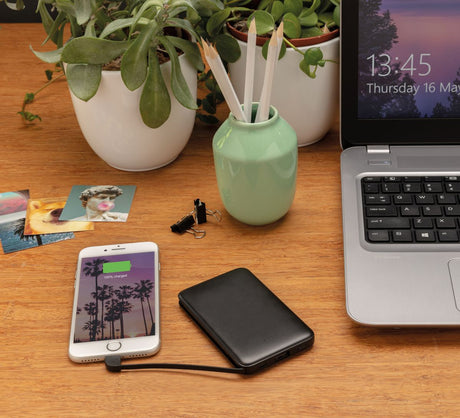5.000 Mah Pocket Powerbank With Integrated Cables