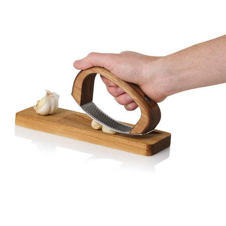 Adhoc Roccaalio Garlic Press With Chopping Board