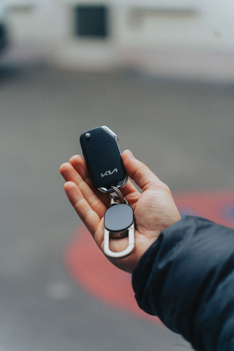 Keyfinder Keychain With Worldwide Locating And Usb C