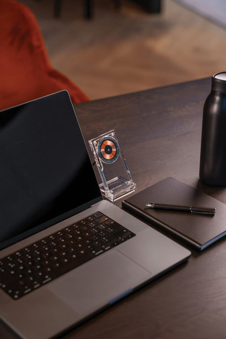 Magcharge 15 W magnētiskais bezvadu uzlādes statīvs