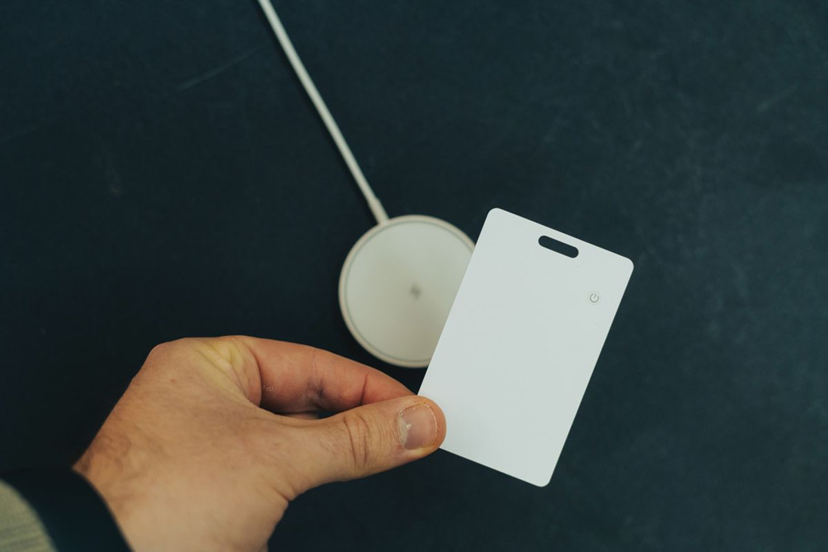 Findit Rcs Rplastic Ultra-Thin Finder Card Rechargeable